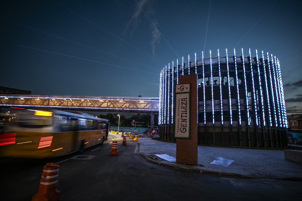 A iluminação especial do novo Terminal Gentileza — Foto: Guito Moreto