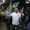 Alexandre Ramagem, candidato do PL a prefeito do Rio de Janeiro, faz campanha na Central do Brasil - Fabiano Rocha / Agência O Globo