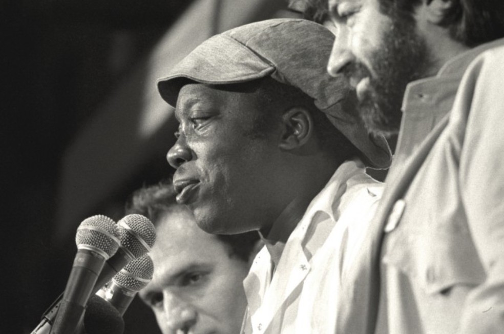 Milton Nascimento durante comício das "Diretas Já" no Rio, em 1984 — Foto: Sebastião Marinho