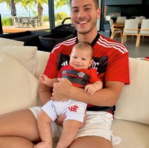 Arthur Aguiar e o filho, Gabriel Santucci Aguiar. Com três meses de vida, o bebê já tem um perfil com 103 mil seguidores  — Foto: Reprodução / Instagram