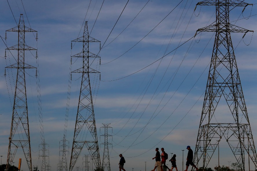 Conta de luz subirá puxada pelo crescimento dos subsídios que são embutidos nas tarifas. São programas como geração energia em áreas isoladas