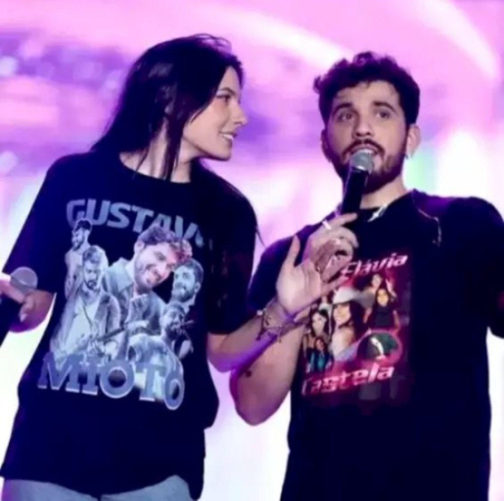 Ana Castela e Gustavo Mioto viralizaram com camiseta de casal — Foto: Reprodução Internet