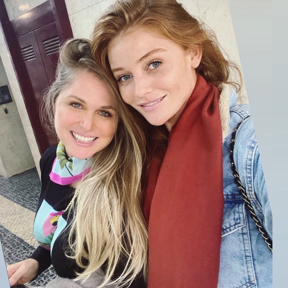 Cintia Dicker com Susana Werner em salão de beleza da empresária — Foto: Reprodução Instagram