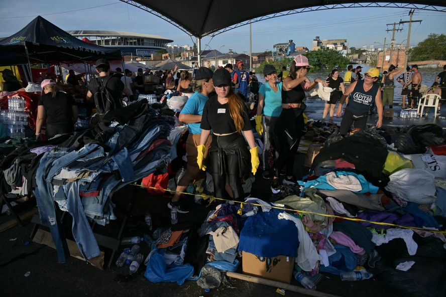 Roupas doadas no Rio Grande do Sul: mesmo com doações, varejo começa a reaquecer