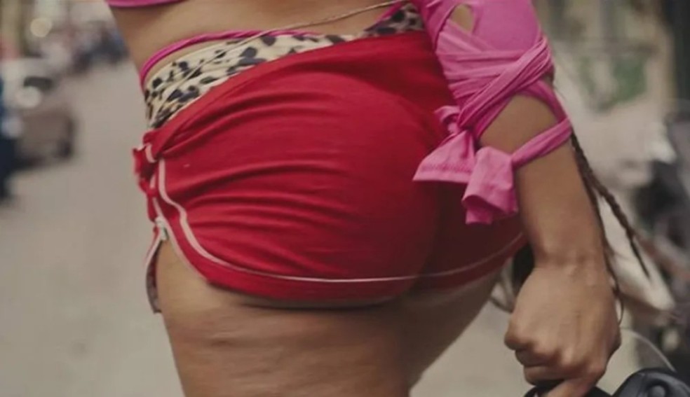 Anitta não retocou celulite em videoclipe de 'Vai, Malandra' — Foto: Reprodução YouTube