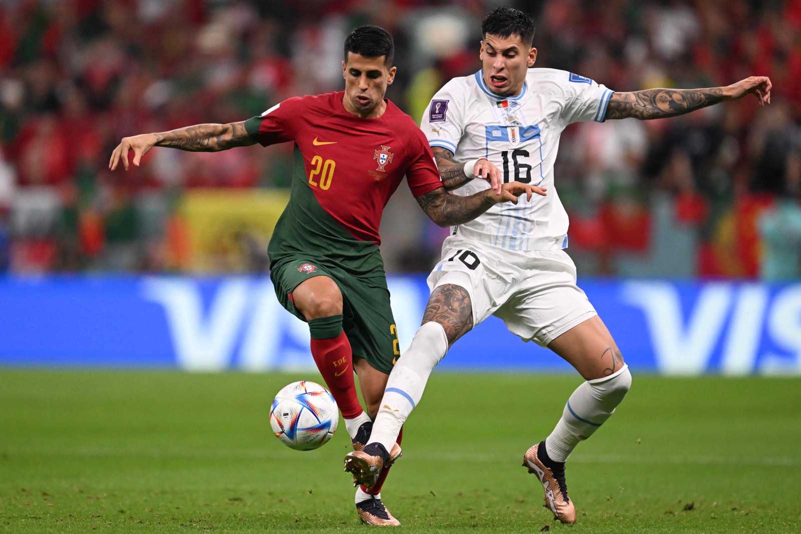 Portugal e Uruguai duelam no Estádio Lusail, em Lusail, ao norte de Doha, em 28 de novembro de 2022.  — Foto: Kirill KUDRYAVTSEV / AFP