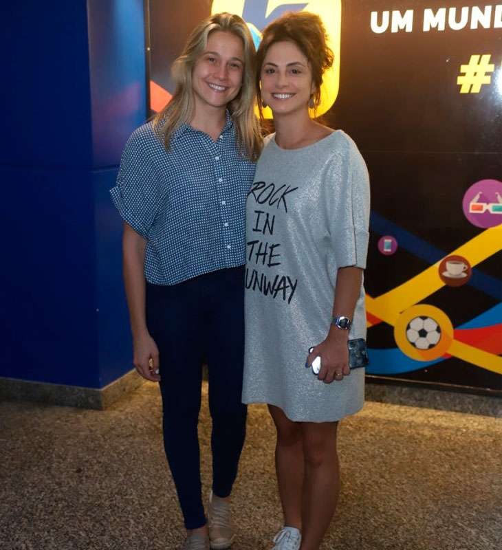 Fernanda Gentil curte show de Sandy ao lado da esposa em São Paulo — Foto: Reprodução