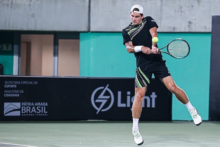 Thiago Wild em disputa no Rio Tennis Classic, torneio de 2021 em que foi eliminado nas quartas de final — Foto: Reprodução/Instagram