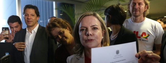 Gleisi Hoffmann, Fernando Haddad e Dilma Rousseff registram candidatura de Lula — Foto: Aílton de Freitas