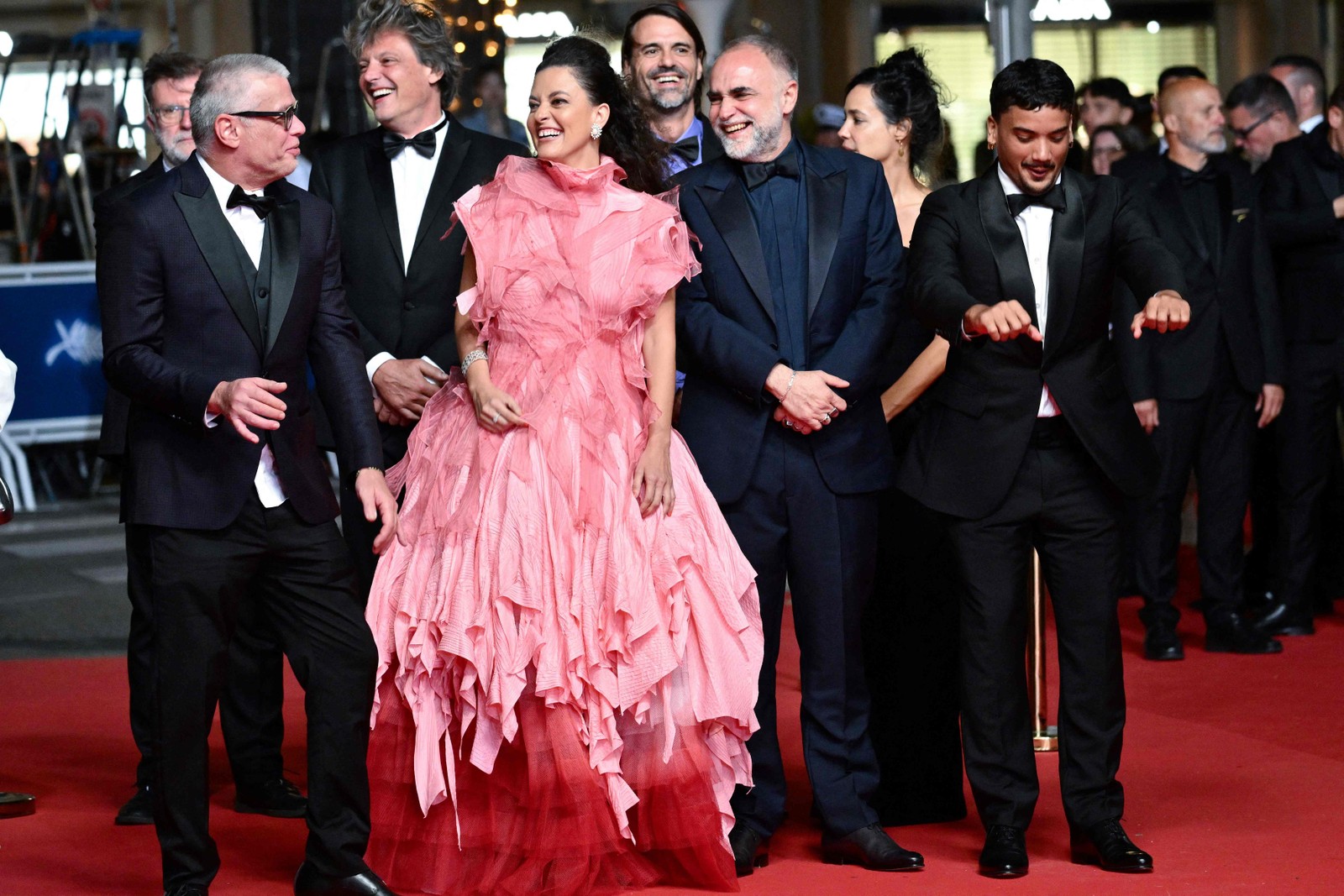 Fábio Assunção, Nataly Rocha, Karim Ainouz e Iago Xavier lançam "Motel Destino" no Festival de Cannes — Foto: Christophe SIMON / AFP