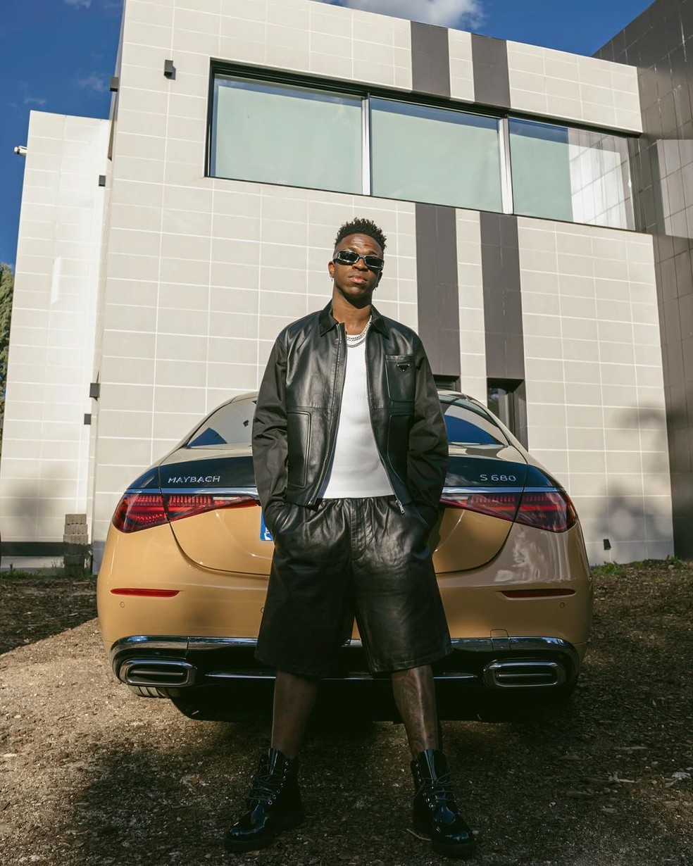 Vinicius Jr. coleciona carros de luxo — Foto: Reprodução Instagram