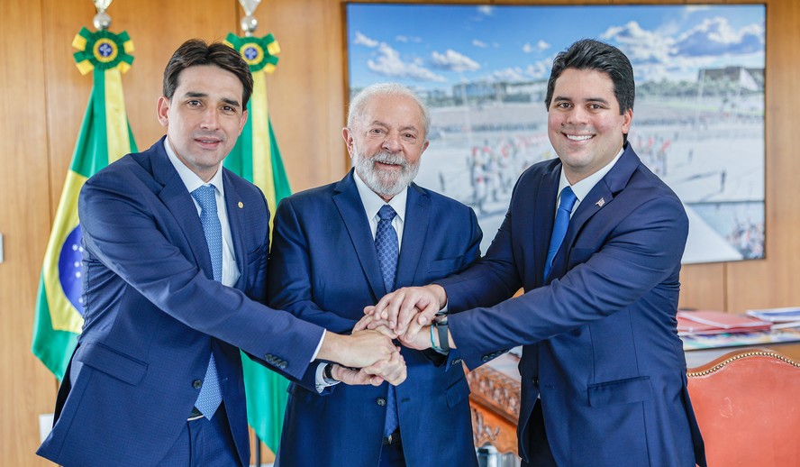Luiz Inácio Lula da Silva, durante reunião com Silvio Costa Filho (Republicanos- PE), Ministro de Portos e Aeroportos e André Fufuca (PP-MA), Ministro dos Esportes