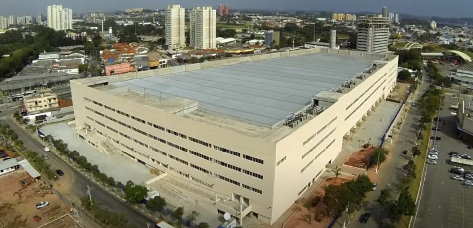 O templo da Igreja Mundial do Poder de Deus, em Santo Amaro, zona sul da cidade, teve sua penhora determinada pela Justiça de São Paulo — Foto: Reprodução vídeo C2J Construtora