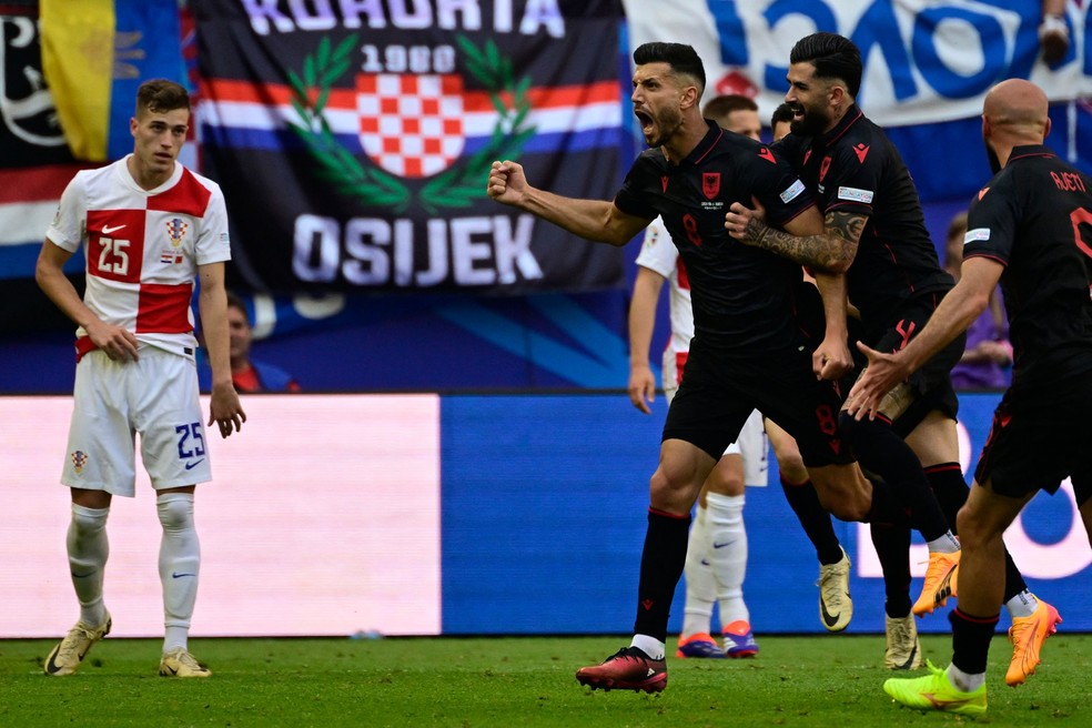 Com empate, Albânia e Croácia seguem vivas para se classificarem na fase de oitavas de final — Foto: JOHN MACDOUGALL / AFP