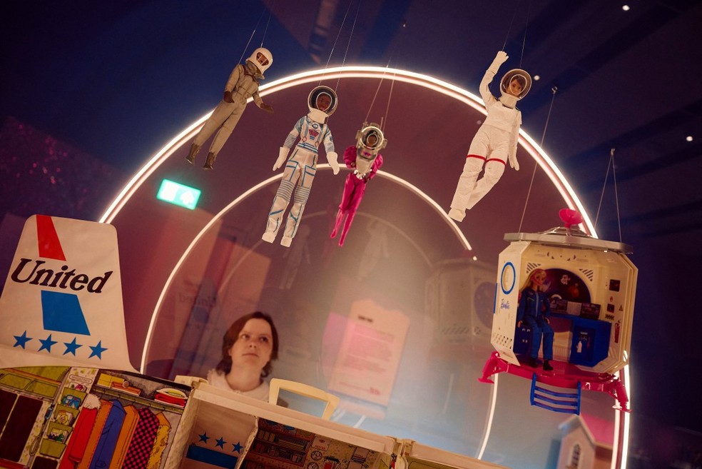 Barbie astronauta — Foto: Benjamin Cremel / AFP