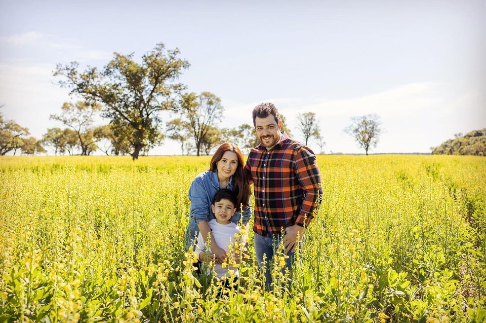 Cézar Lima, vencedor do BBB 15, com a família — Foto: Instagram