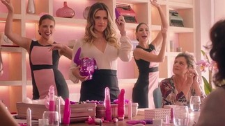 Ingrid Guimarães é adepta dos vibradores e costuma presentear amigas com o acessório. No cinema, ela interpretou a dona de uma sex shop no filme “De pernas pro ar” (na imagem)