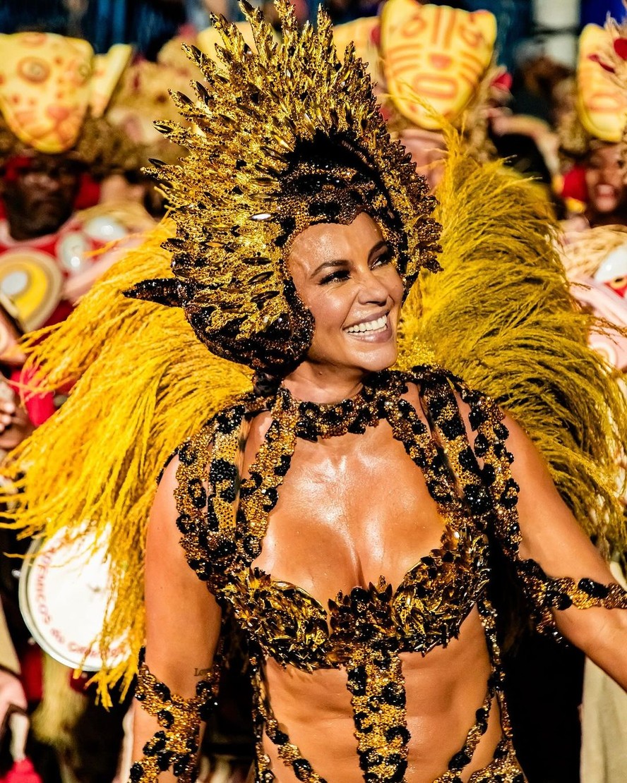 A atriz Paolla oliveira brilhou no desfile da Grande Rio