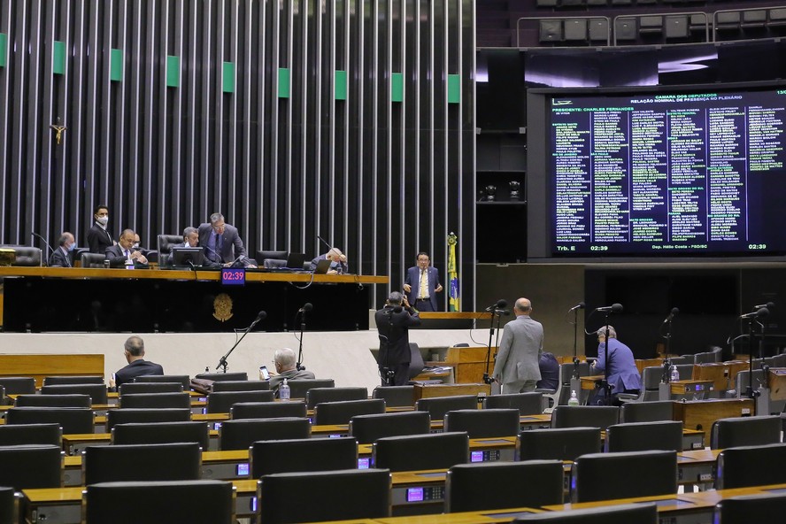 Deputados deliberam sobre projeto que limita ICMS