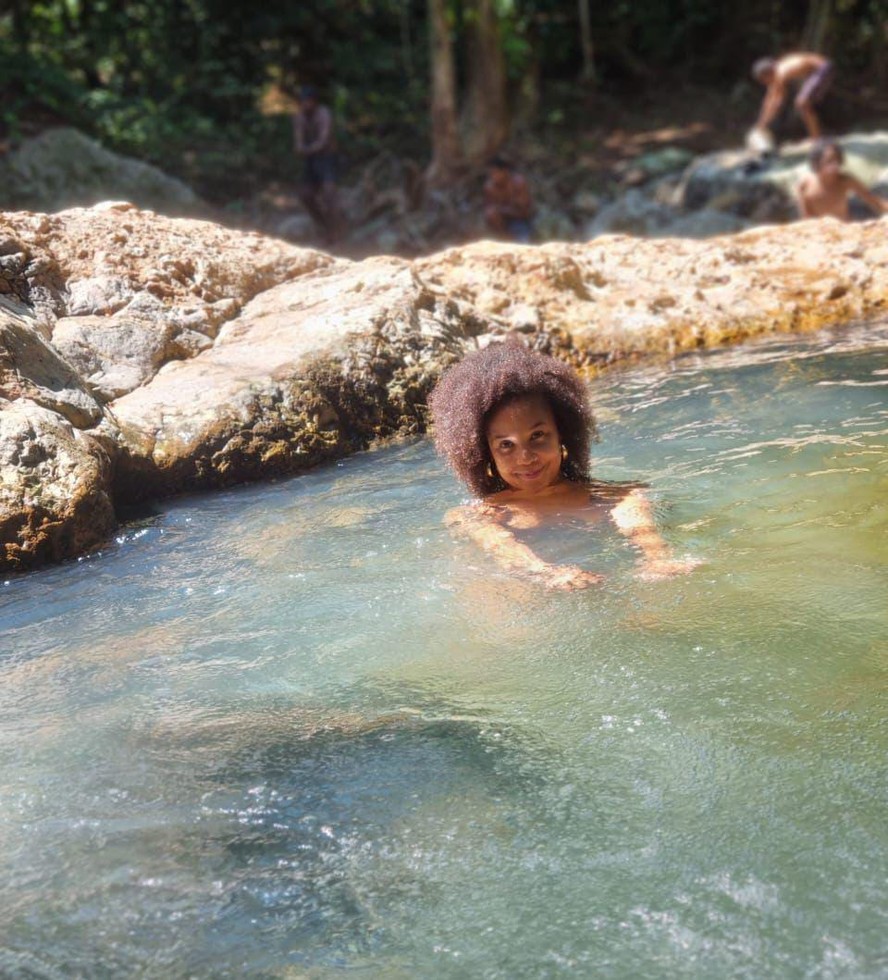 Moradora da Saúde, na região central do Rio, a relações públicas Camila Ferreira escolheu o parque de Nova Iguaçu para se refrescar no último final de semana do verão