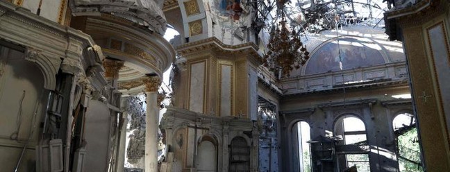 Interior da Catedral da Transfiguração destruído pelo ataque russo, em Odessa. — Foto: Oleksandr Gimanov / AFP