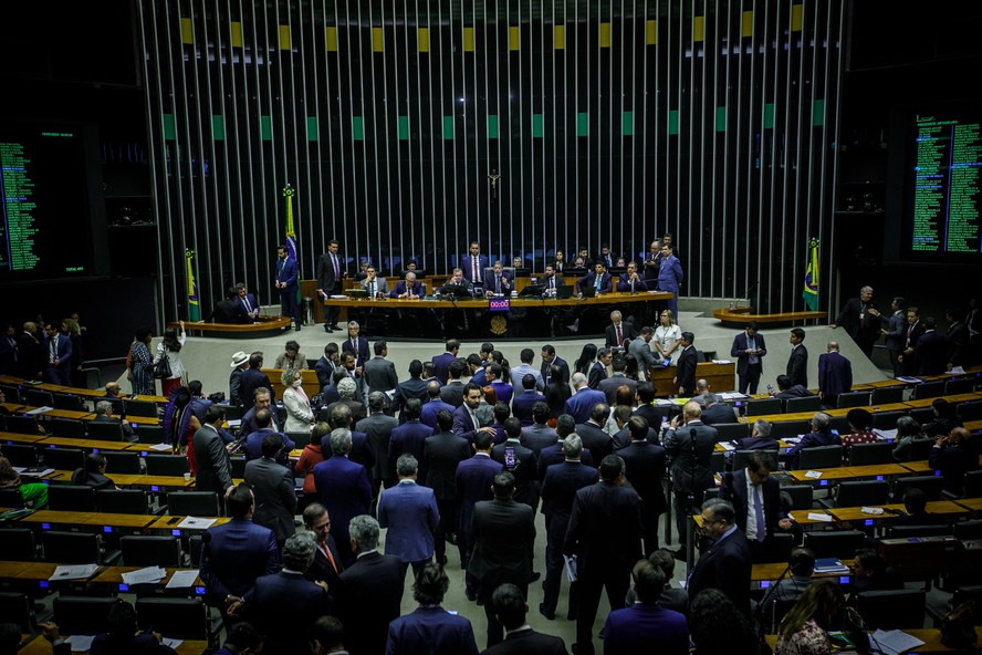 Plenário da Câmara dos Deputados analisa a regulamentação da Reforma Tributária