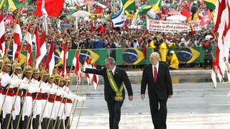 Em 2007, Lula subiu novamente a rampa do Planalto, acompanhado de seu vice, para ser empossado pela 2° vez — Foto: Gustavo Miranda