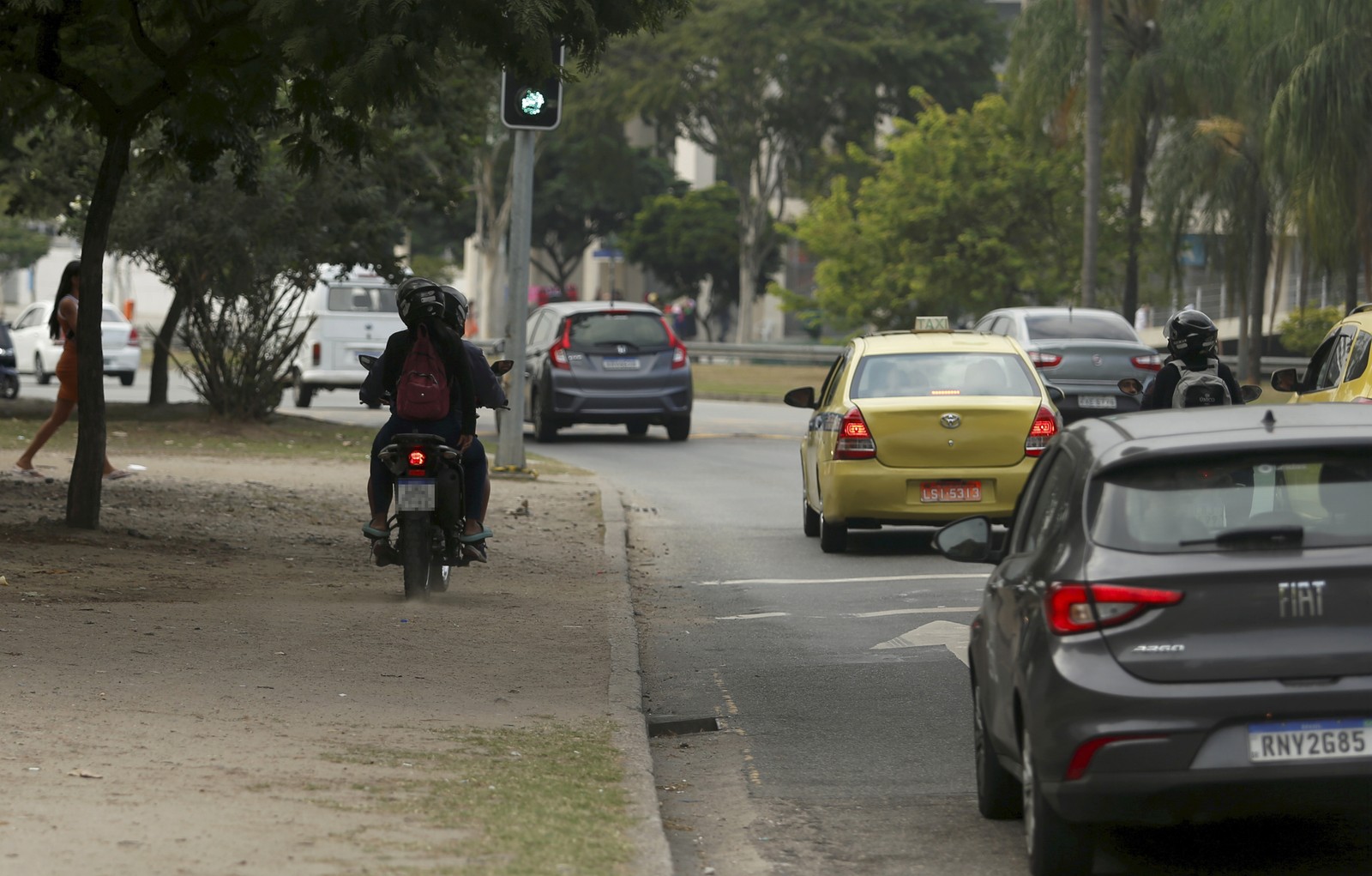 Infrações cometidas por motos ultrapassam 420 mil no estado, no primeiro semestre deste ano, segundo o Detran — Foto: Fabiano Rocha / Agência O Globo