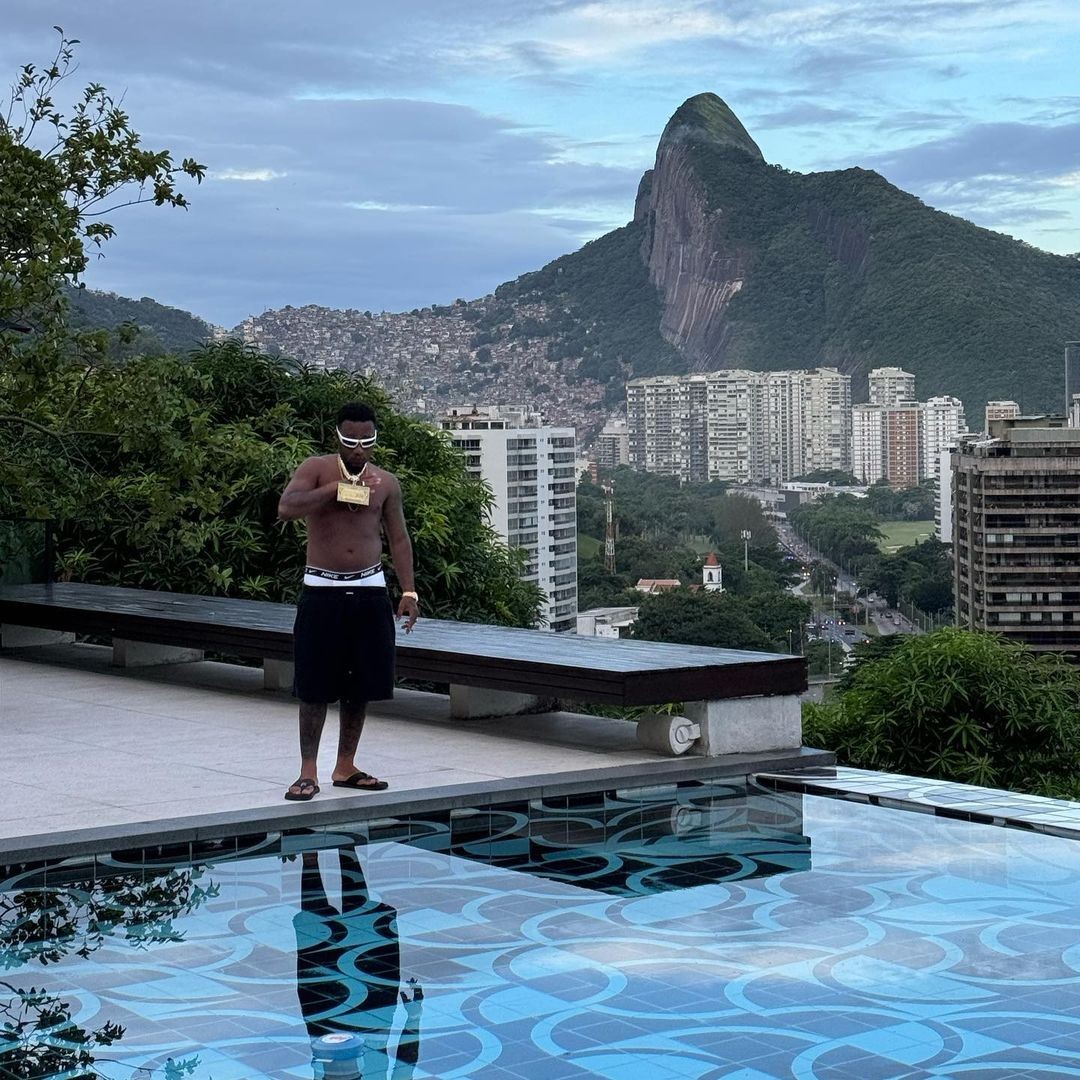 Mansão de Orochi tem inspiração no game GTA, espaço para ‘festas íntimas’ e vista para o mar até do elevador — Foto: @orochi no Instagram