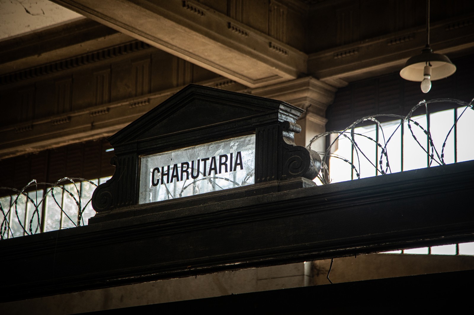 A antiga Estação Barão de Mauá tinha uma charutaria no térreo — Foto: Hermes de Paula / Agência O Globo