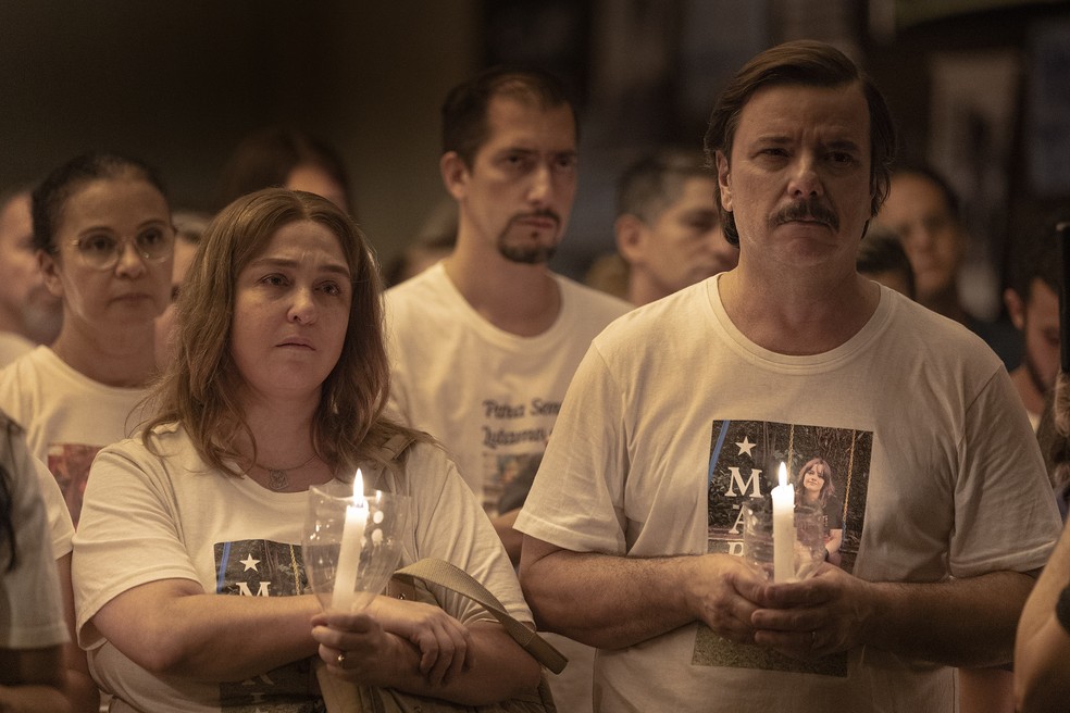 Deborah Lahm e Thelmo Fernandes em 'Todo dia a mesma noite' — Foto: Netflix