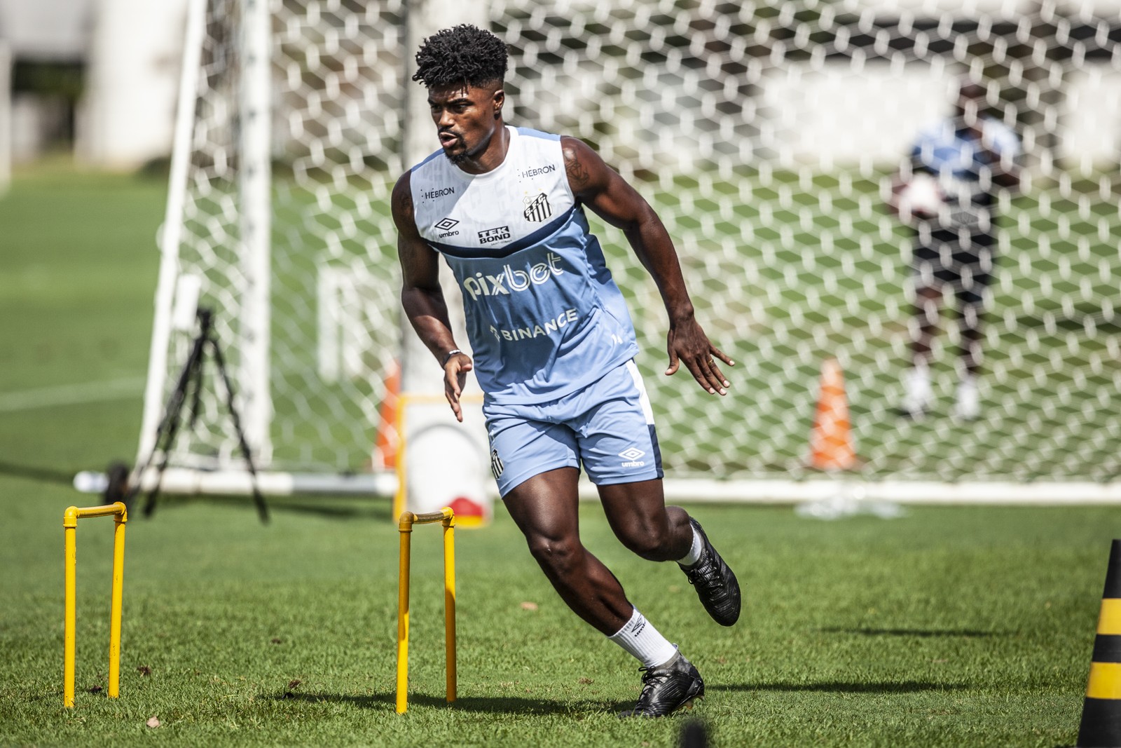 Eduardo Bauermann treinando no CT Rei Pelé  — Foto: Bruno Santoni / Santos FC