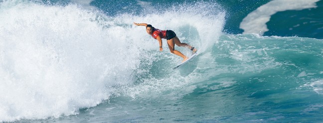 Johanne Defay, da França, surfa na Rodada de Abertura do Oi Rio Pro, em Saquarema, Rio de Janeiro — Foto: Daniel Smorigo/World Surf League