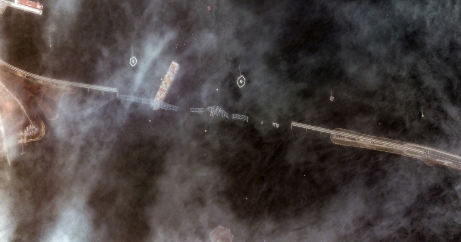 Ponte de Baltimore: imagens de satélite mostram queda e colisão de navio por ângulo inédito; veja fotos — Foto: Maxar Technologies/Reprodução