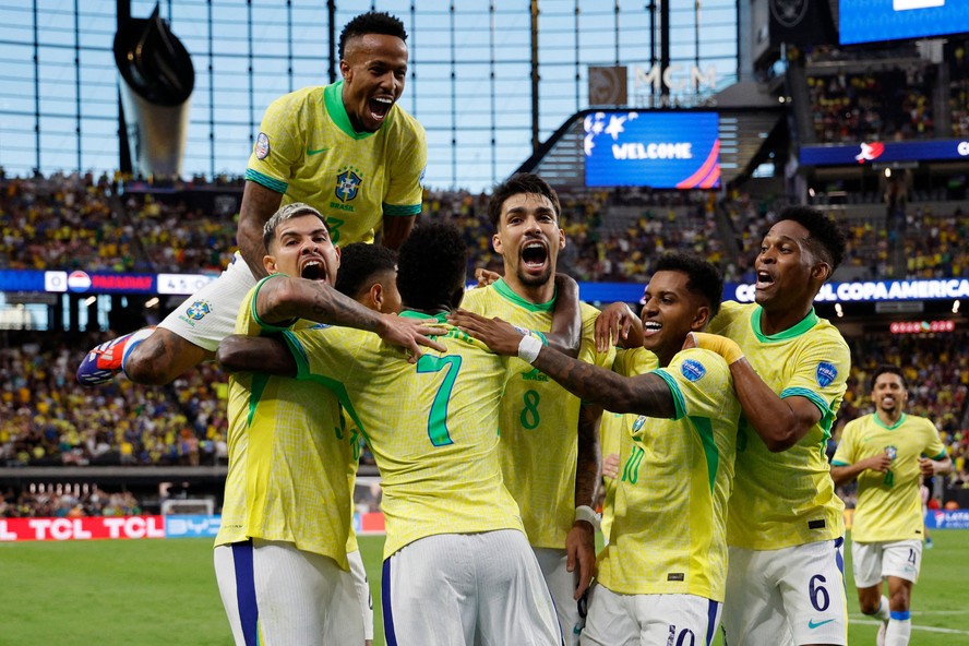 Seleção brasileira goleou o Paraguai por 4 a 1 e encaminhou a classificação às quartas de final da Copa América