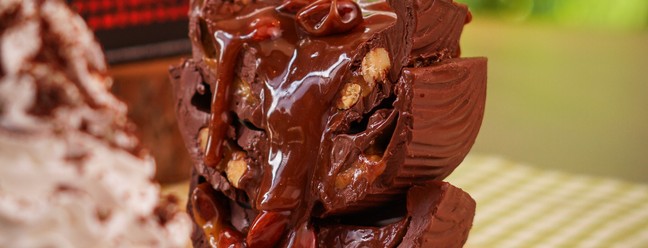 Lugano. Ovo trufado de Toffee caramelo com amêndoas: R$ 149 em chocolatelugano.com.br — Foto: Divulgação