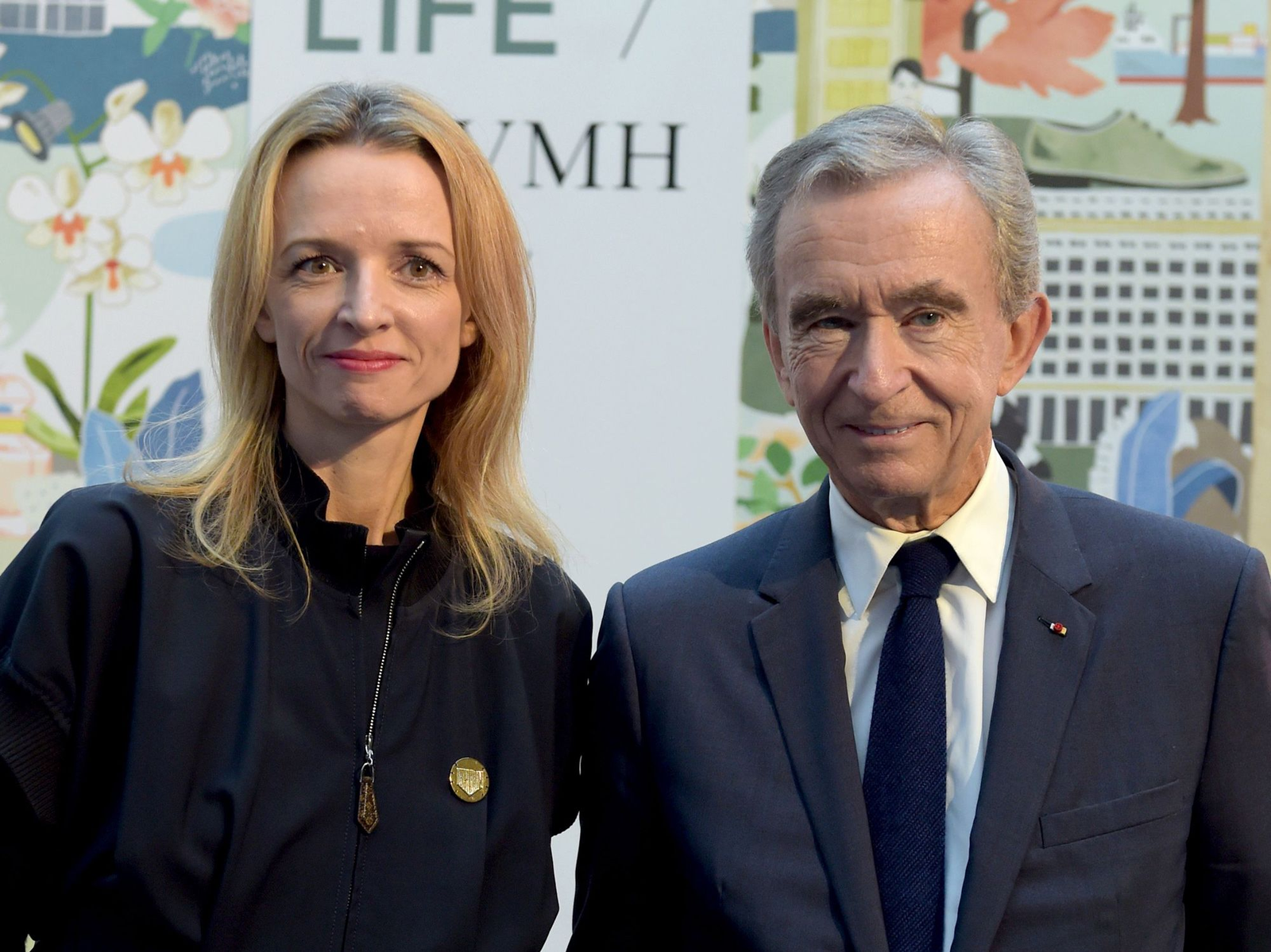 Bernard Arnault, homem mais rico do mundo, ao lado da filha Delphine — Foto: Bloomberg