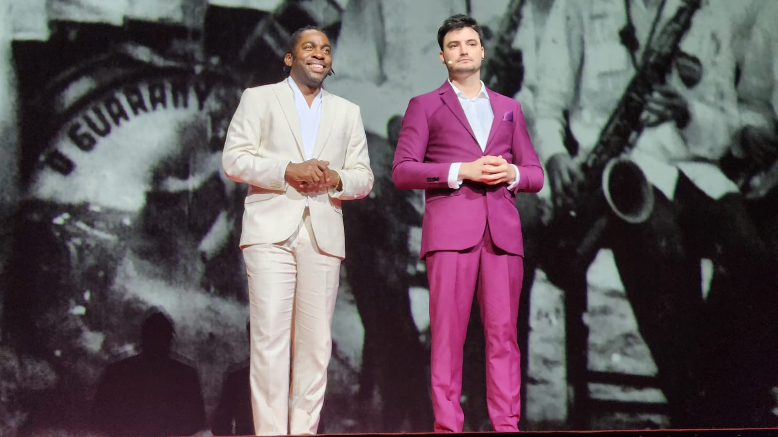 Lázaro Ramos e Felipe Neto, os apresentadores do prêmio  — Foto: Lucas Tavares