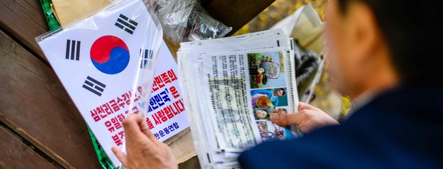 Park Sang-hak admite ser responsável por enviar propaganda sul-coreana para vizinha do Norte — Foto: Anthony Wallace/AFP