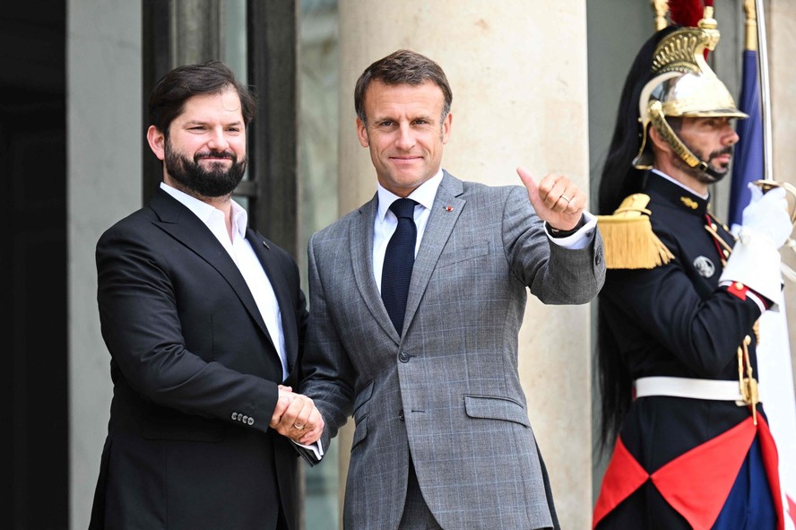 Presidente da França, Emmanuel Macron, recebe chileno Gabriel Boric em Paris