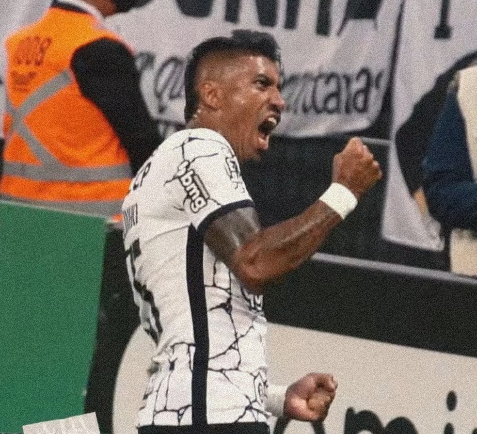 Paulinho com a camisa do Corinthians — Foto: Reprodução