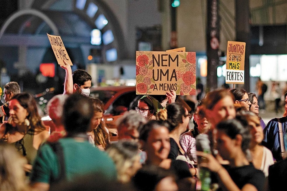 Manifestação em São Paulo contra o PL Antiaborto. “Não deveríamos nos preocupar agora em defender uma maneira correta de viver, mas em criar espaços onde todos tenham acesso à esperança necessária, aos cuidados de saúde, ao sustento e à segurança”, diz a filósofa Nancy Fraser — Foto: Edilson Dantas