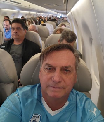 Ex-ministro do Turismo, Gilson Machado postou selfie de Jair Bolsonaro a caminho de Ribeirão Preto