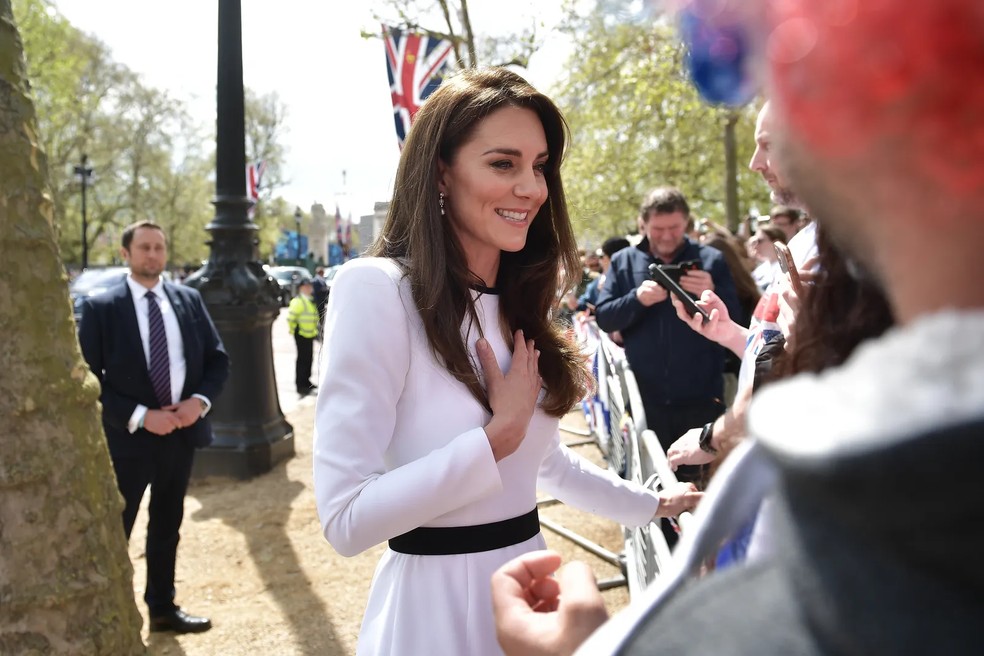 Vestido usado por Kate na coroação de Rei Charles III — Foto: Getty