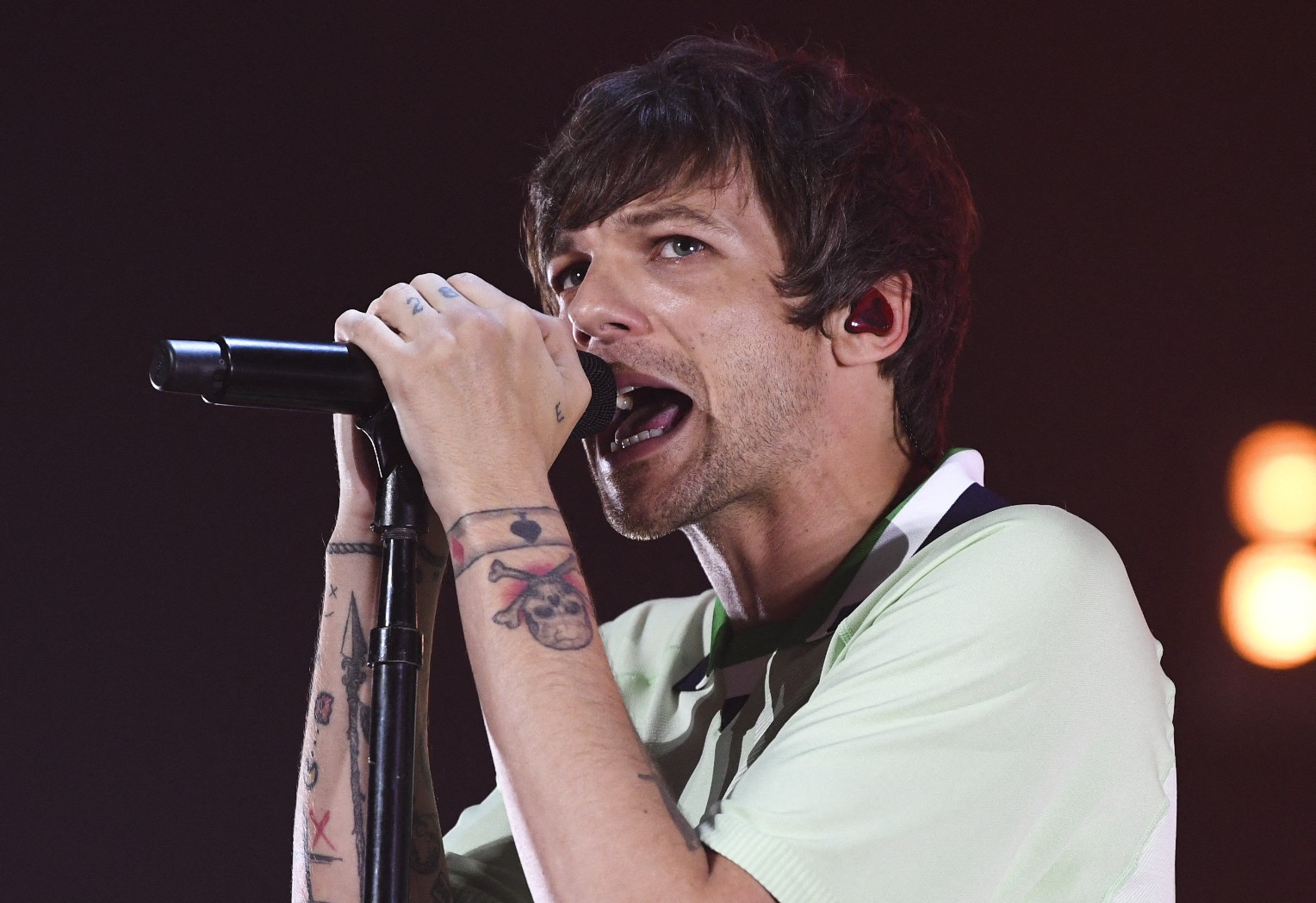 Louis Tomlinson: ex-One Direction canta aqui em maio — Foto: PABLO PORCIUNCULA / AFP