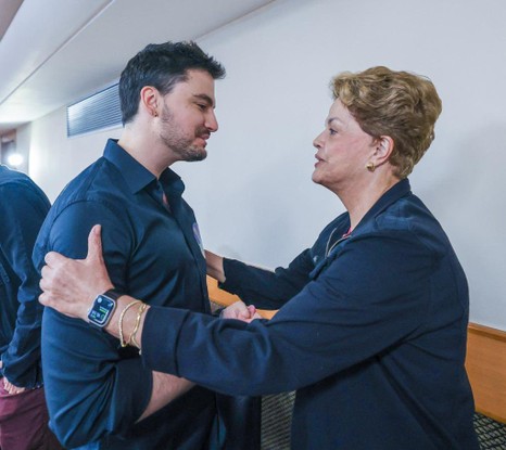 Felipe Neto pede desculpas a Dilma Rousseff em evento no Rio de Janeiro