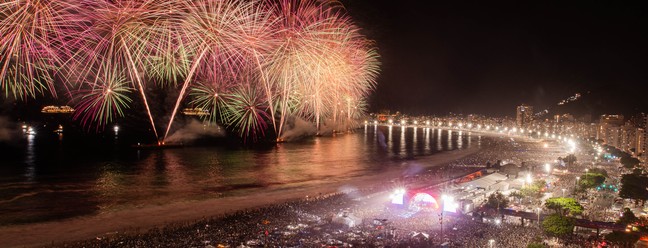 Rio celebra chegada de 2024 com sentimento de esperança e pedidos de paz — Foto: Gabriel Monteiro