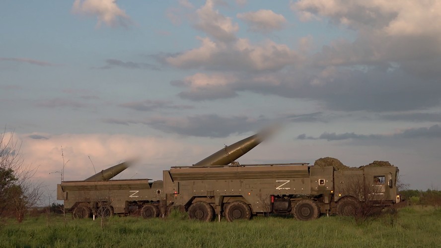 Trecho de vídeo divulgado pelo Ministério da Defesa da Rússia mostra as forças de mísseis realizando exercícios táticos de armas nucleares no distrito militar do sul do país