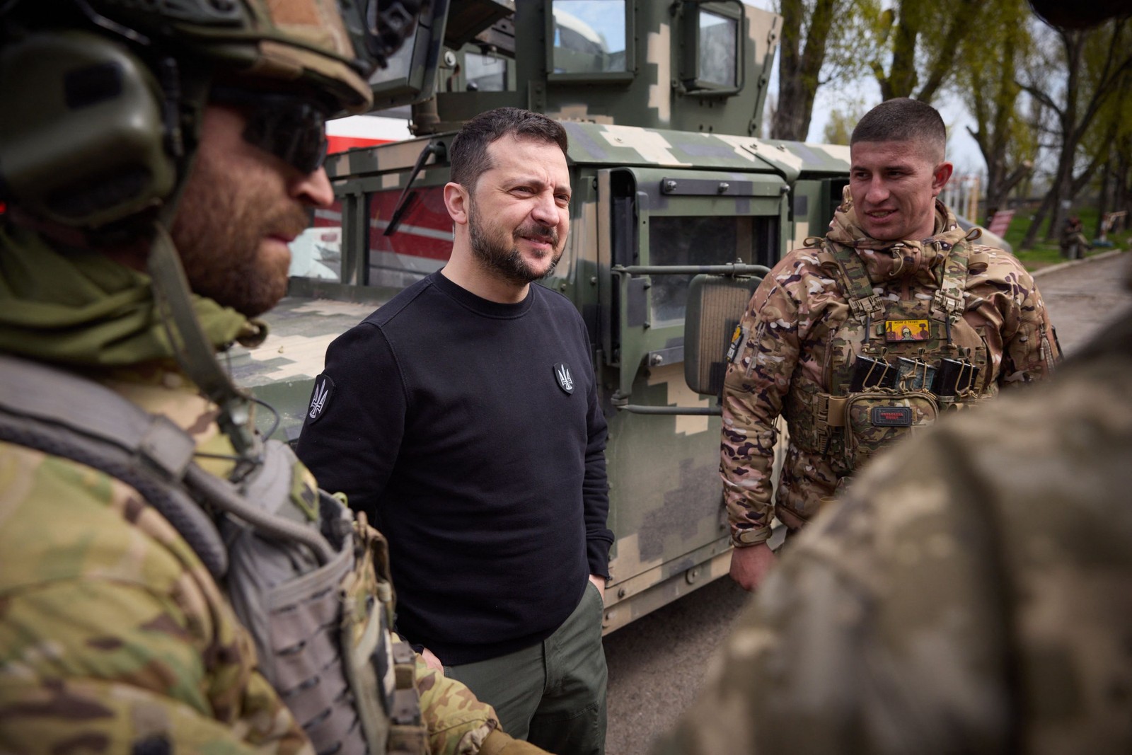 O presidente ucraniano Volodymyr Zelensky se reuniu com soldados na cidade de Avdiivka, em Donetsk — Foto: AFP