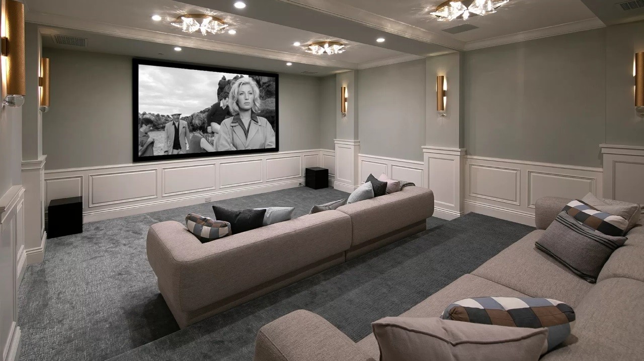 Sala de cinema particular na mansão de Jennifer Lopez e Ben Affleck — Foto: Divulgação